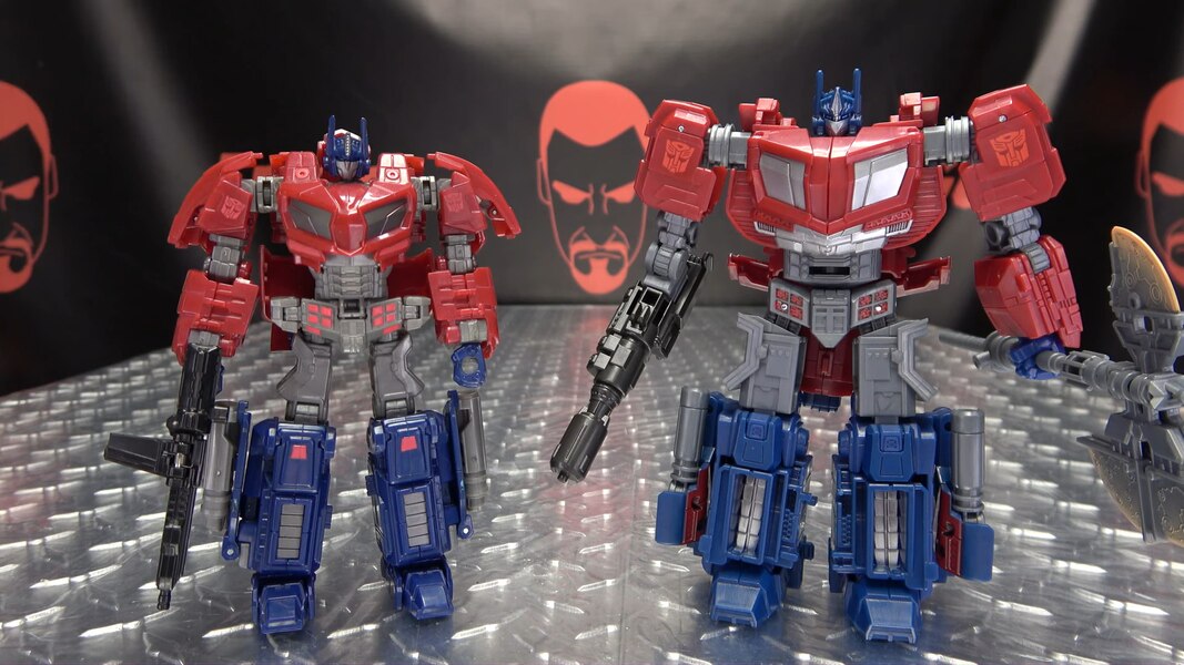 Gamer Edition Optimus Prime InHand Images & Video from Transformers